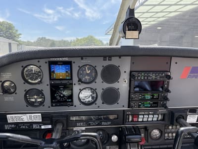 N8820E — Piper PA-28-140, photo 2